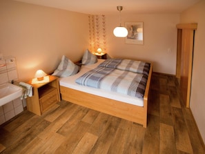 House | 1 bedroom, individually furnished, free WiFi, bed sheets - Apartment Near Willingen & Winterberg Ski Slopes (Medebach)