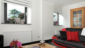 House | Living room - Holiday Home in Epen With Garden & BBQ (Epen)