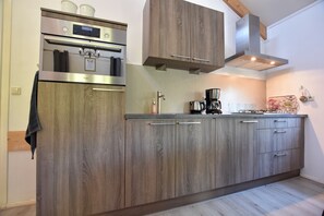 House | Private kitchen - Detached Holiday House With Wifi and a Large Garden; Hike and Bike the Veluwe (Eerbeek)