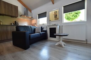 House | Living room - Detached Holiday House With Wifi and a Large Garden; Hike and Bike the Veluwe (Eerbeek)