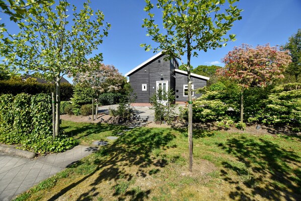 House | Exterior - Detached Holiday House With Wifi and a Large Garden; Hike and Bike the Veluwe (Eerbeek)