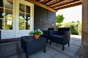 House | Balcony - Detached Holiday House With Wifi and a Large Garden; Hike and Bike the Veluwe (Eerbeek)