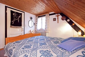 Apartment | 2 bedrooms, individually furnished, bed sheets