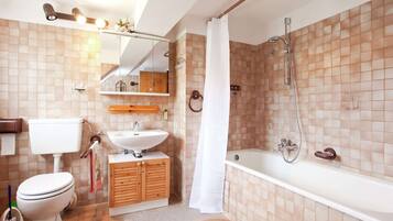 Apartment | Bathroom | Towels