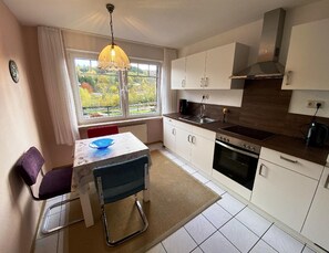 Apartment | Private kitchen | High chair - Einladende Ferienwohnung in Muellenborn Eifel (Gerolstein)