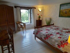 4 bedrooms, individually furnished, bed sheets