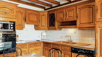 Biệt thự | Bếp riêng | Tủ lạnh, lò vi sóng, lò nướng, bếp nấu