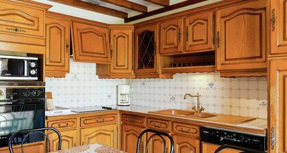 Romantic Villa in Port Sainte foy et Ponchapt With Whirlpool