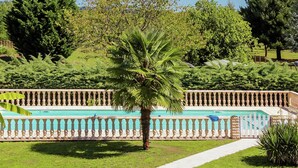 Unclassified image, 2 of 42, button - Romantic Villa in Port Sainte foy et Ponchapt With Whirlpool (Port-Sainte-Foy-et-Ponchapt)