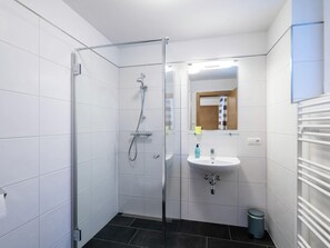 Apartment | Bathroom | Shower - Apartment in ski Area in Leogang With Sauna (Leogang)