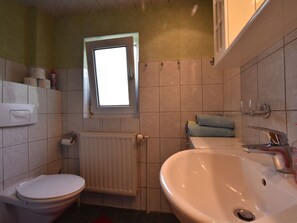 House | Bathroom - Gorgeous Holiday Home in Lütten Klein Near the Sea (Rostock)
