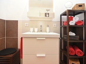 Apartment | Bathroom