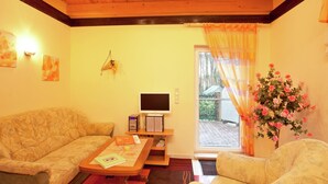 House | Living area - Waldblick Forest Retreat (Schmogrow)