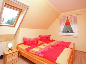 House | 2 bedrooms, individually furnished, bed sheets - Waldblick Forest Retreat (Schmogrow)