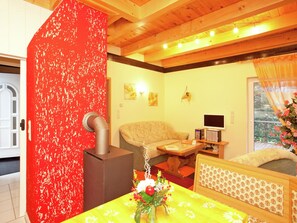 House | Dining - Waldblick Forest Retreat (Schmogrow)