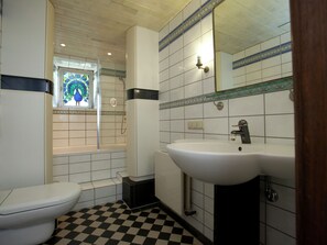 Apartment | Badezimmer | Badewanne