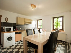 Apartment | Eigene Küche | Wasserkocher mit Kaffee-/Teezubehör, Kühlschrank, Mikrowelle, Ofen