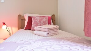 4 bedrooms, cots/infant beds, individually furnished, bed sheets - Nicely Furnished Holiday Home With Magnificent View of the Meadows in Rossum (Rossum)