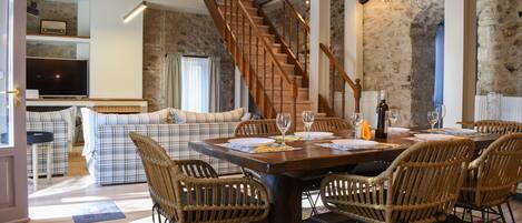 Villa, 2 Schlafzimmer | Esszimmer