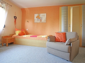 Apartment | 3 bedrooms, individually furnished, iron/ironing board, bed sheets