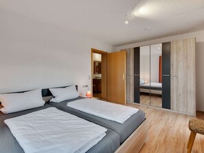 Apartment | 1 bedroom, bed sheets