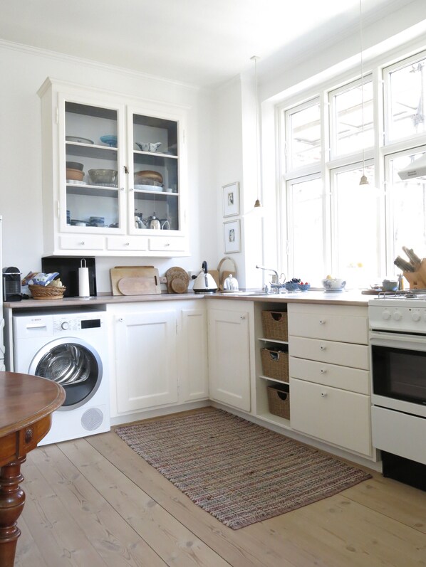 都會公寓 | 私人廚房 | 大型冰箱、烤箱、爐台、烤麵包機