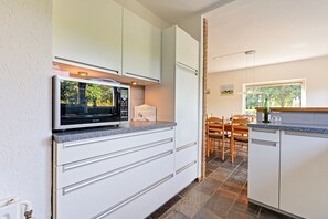 Maison | Cuisine privée | Lave-vaisselle, chaise haute