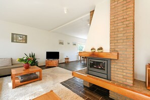 House | Living room - Holiday Home Montferland Near Huis Bergh Castle (Beek)