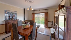 Cottage | Living room - Cozy Cottage With Swimming Pool (Vila Flor)