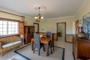 Dining - Cozy Cottage With Swimming Pool (Vila Flor)