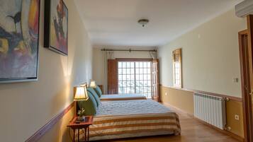 Cottage | 1 phòng ngủ, trang bị nội thất với thiết kế riêng biệt, bộ trải giường