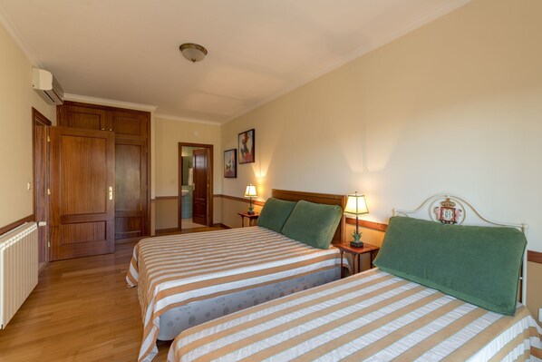 Cottage | 1 bedroom, individually furnished, bed sheets