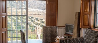 Cozy Cottage With Swimming Pool