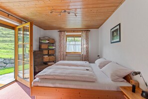 Apartment | 1 bedroom, individually furnished, bed sheets