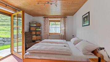 Apartment | 1 bedroom, individually furnished, bed sheets