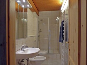 Apartment | Bathroom | Shower, towels