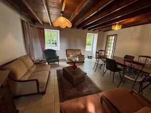 House | Living room - Normandy Family Escape (Ozeville)