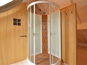 House | Bathroom - Holiday Home in Bullange With Sauna (Buellingen)
