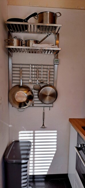 House | Private kitchen | Microwave, highchair - Cozy Holiday Home with Hot Tub in Lauwersoog by Lake (Lauwersoog)