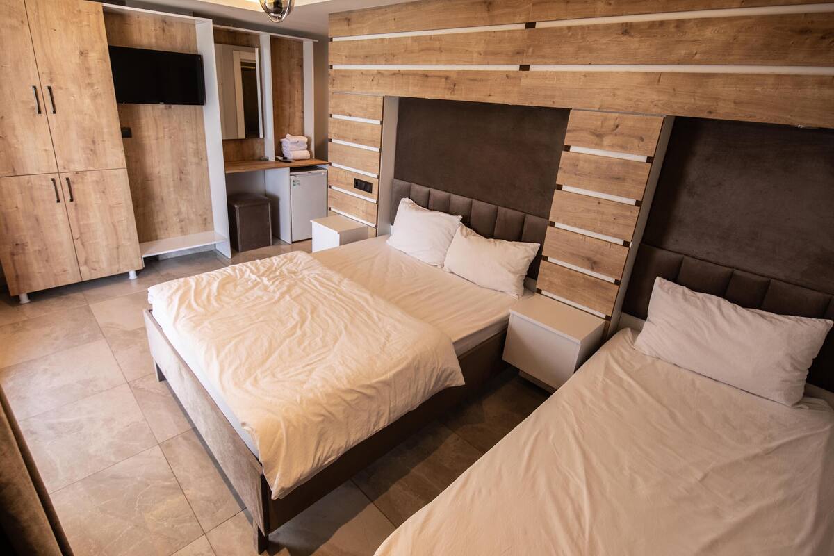 Chambre Standard double | Bureau, accès au Wi-Fi (inclus), literie fournie
