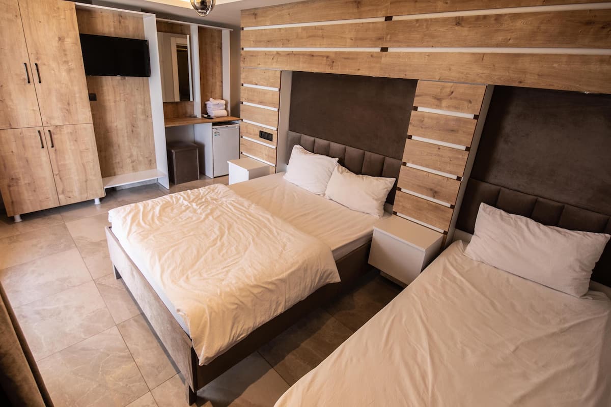 Standaard tweepersoonskamer | Een bureau, gratis wifi, beddengoed