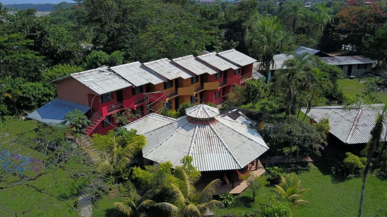 المنشأة من الخارج