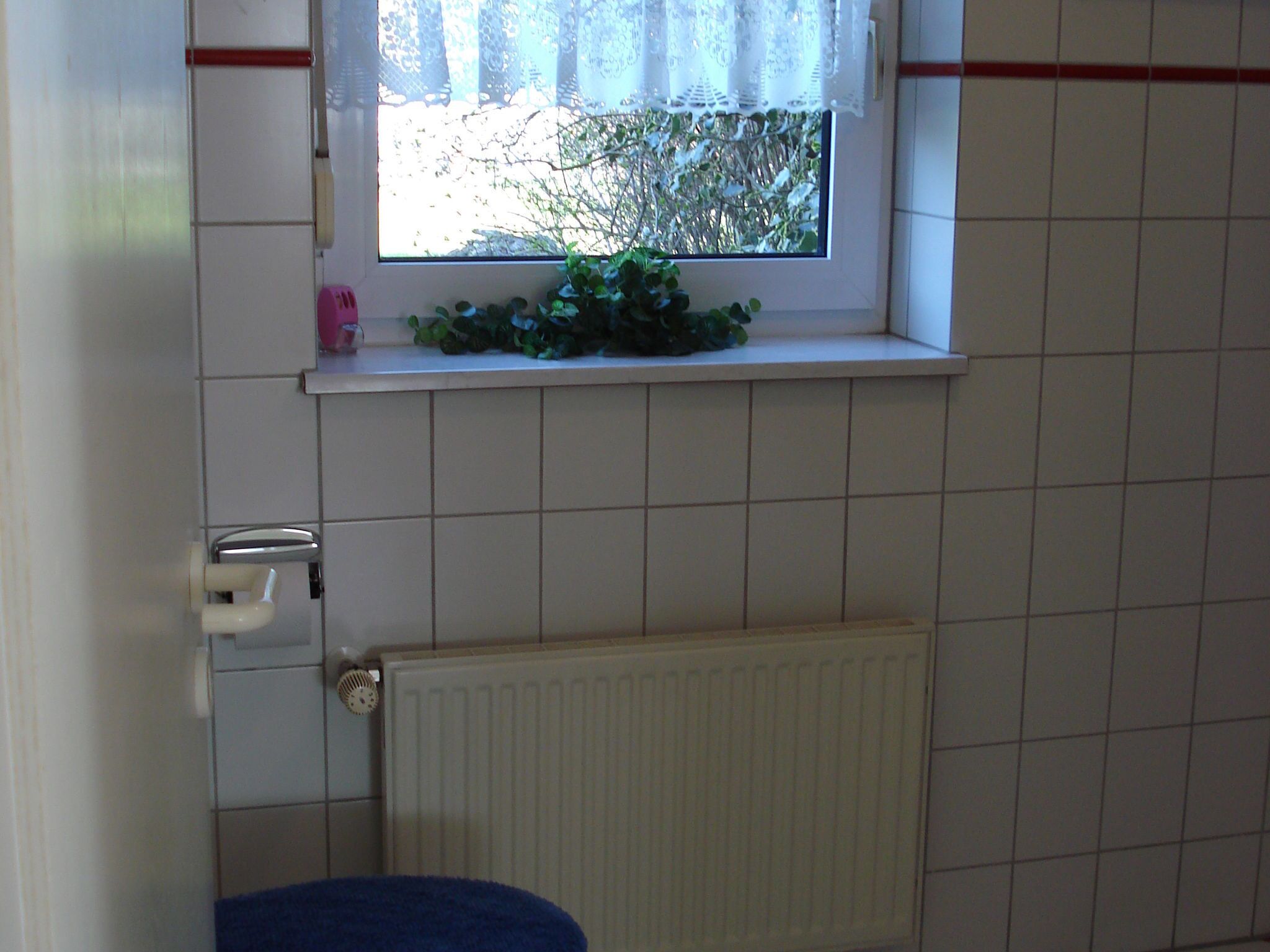 Apartment | Bathroom | Shower, hair dryer, towels
