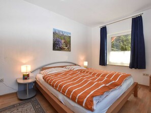 Apartment | 1 bedroom, individually furnished, bed sheets