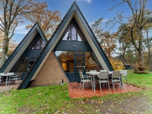 House | Exterior - Bungalow in Limburg Near Nature Reserves (Stramproy)