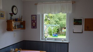 Dining - Cozy Holiday Home in Boverath With Private Garden (Daun)