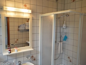 House | Bathroom - Cozy Holiday Home in Boverath With Private Garden (Daun)