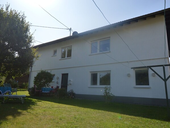 Exterior - Cozy Holiday Home in Boverath With Private Garden (Daun)