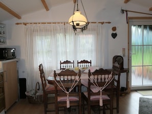 Dining - Small Holiday Home near Kassel with Large Terrace in Quiet Location (Ahnatal)