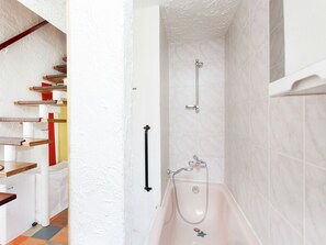 Apartment | Bathroom